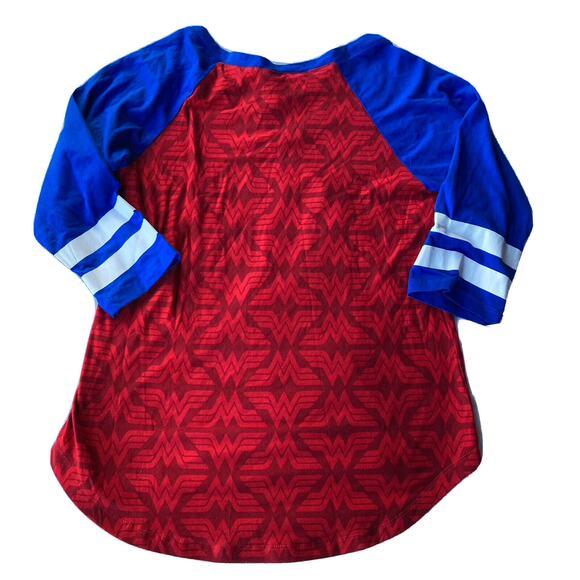 Wonder Woman DC Comics Shirt Sz L 3/4 Sleeve V-Neck Superhero Sleepwear Womens - Picture 5 of 8